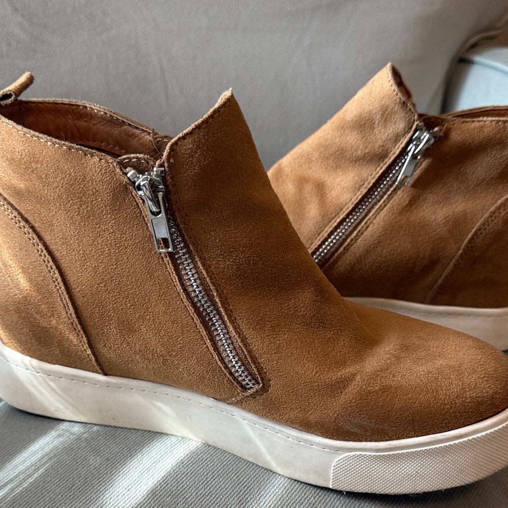 SODA ankle bootie. Size 8